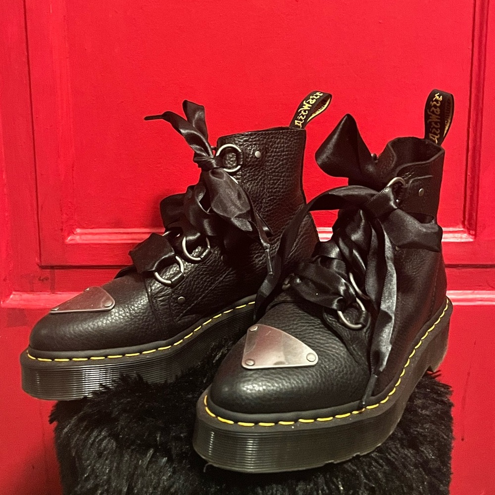 Farylle Dr. Martens